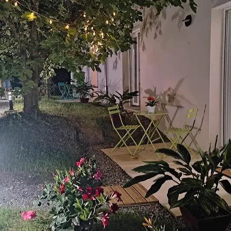 Bed & Breakfast Les Treilles De - Et Sauna Interieur 3*