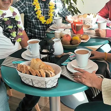 Les Treilles De - Et Sauna Intérieur Couette-café 3*