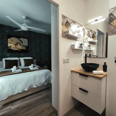 Les Treilles De - Et Sauna Intérieur Couette-café
