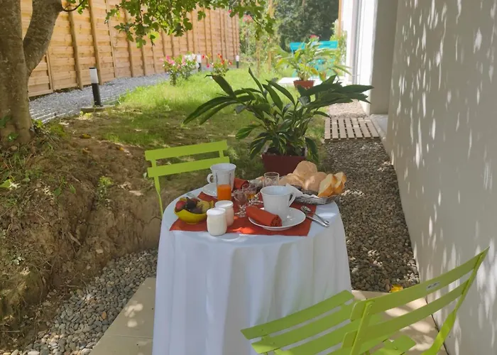 Les Treilles De - Et Sauna Interieur ベッド・アンド・ブレックファスト 3*