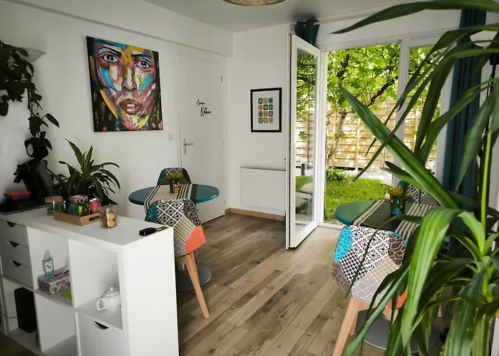 Les Treilles De - Et Sauna Interieur ベッド・アンド・ブレックファスト 3*